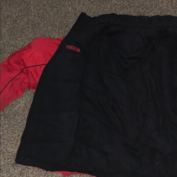 90s Retro Wisconsin Badgers Coat - Picture 2 of 3